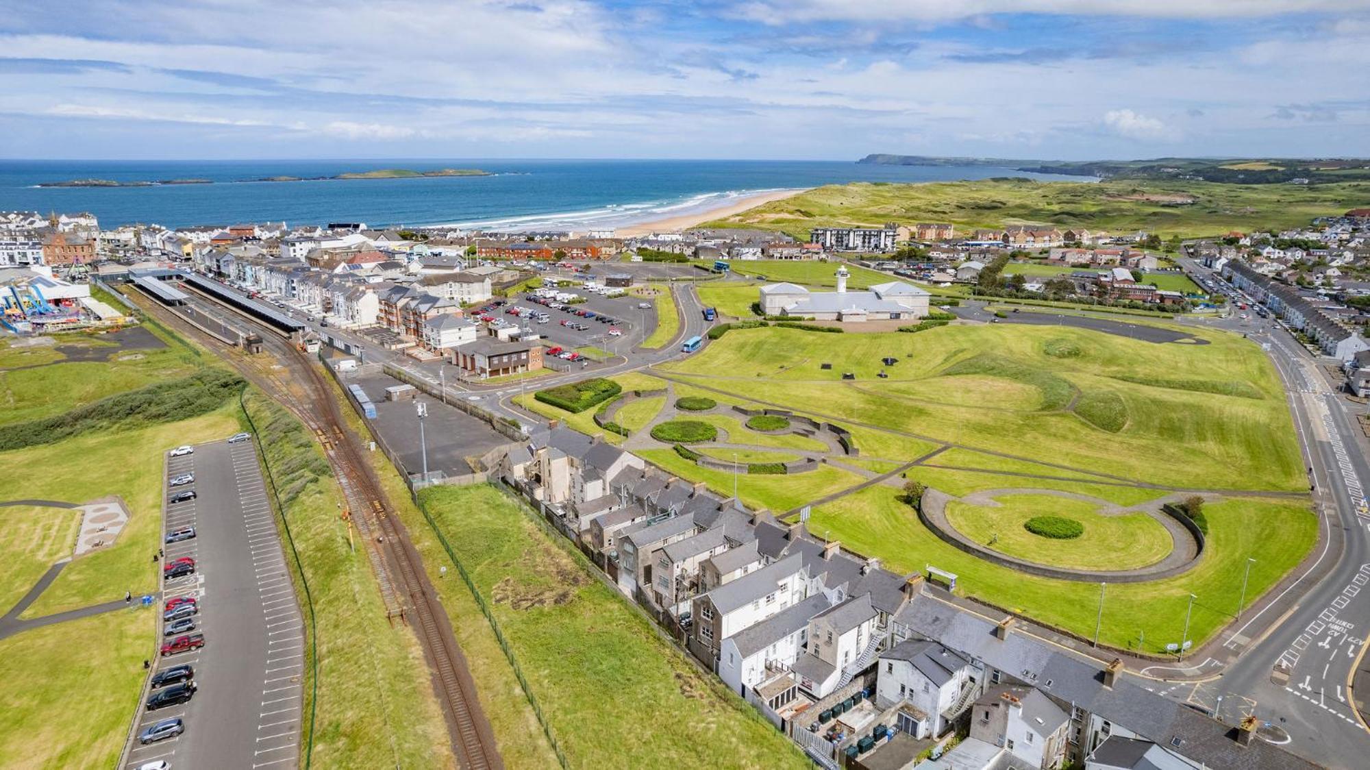 Ferienwohnung 1 Dunluce Park - Portrush By The Sea Exterior foto