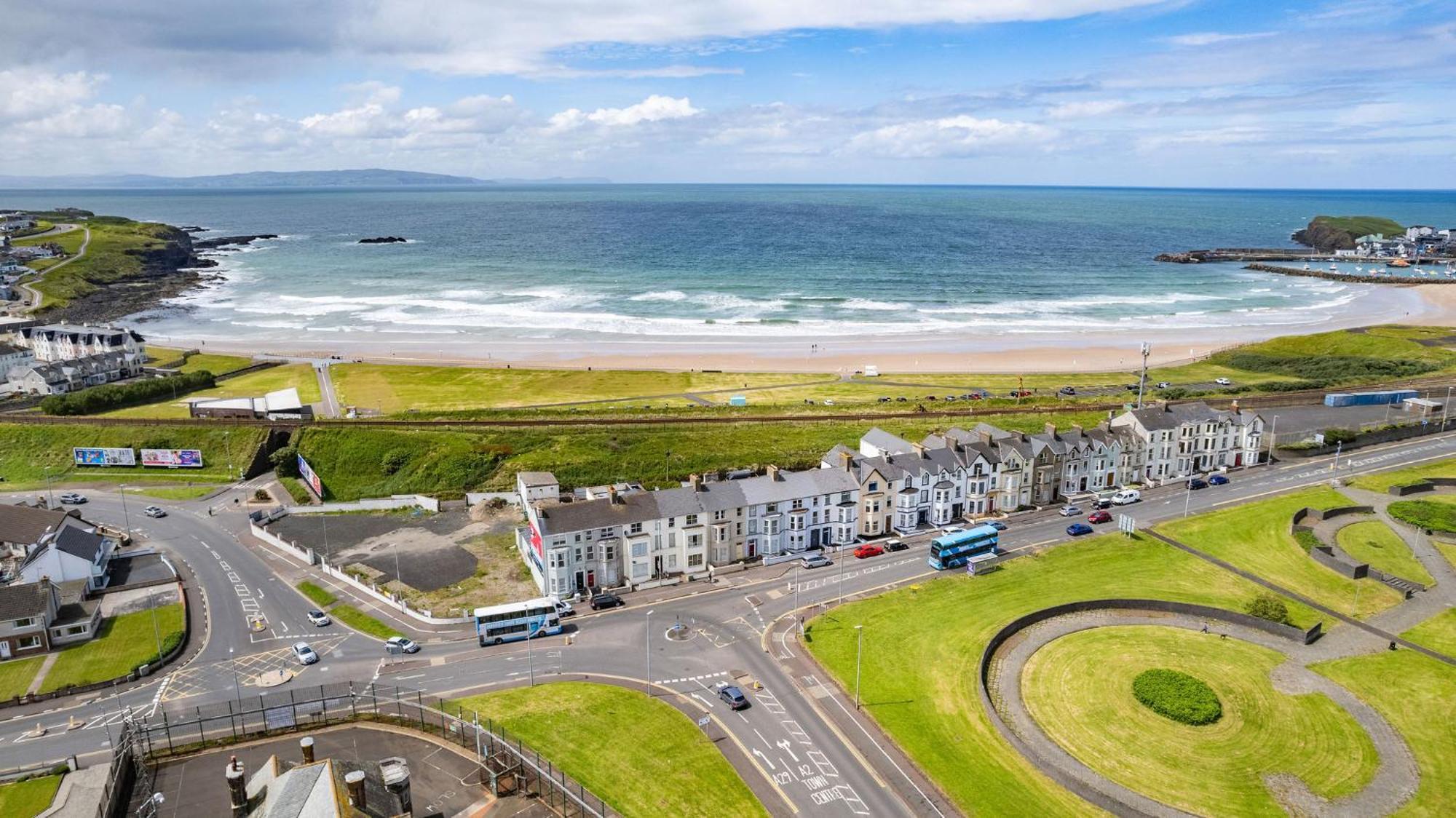 Ferienwohnung 1 Dunluce Park - Portrush By The Sea Exterior foto